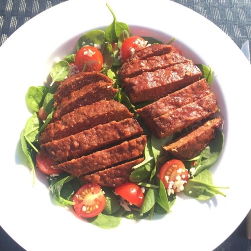#Steak in the sun ☀️ gone for 2 (#vegan shush @vivavivera #veggievibes )