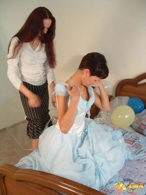missylitacaresforsissies:  Unconditionally loving childhood