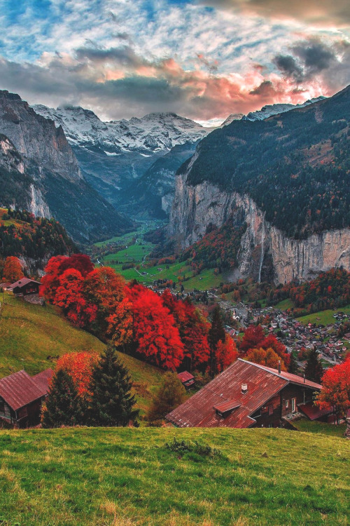 lsleofskye:Amazing view of Lauterbrunnen Valley (Switzerland) | kardinalmelon