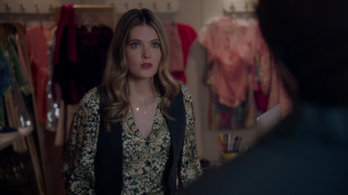 Who: Meghann Fahy as Sutton BradyWhat:H&M Balloon-sleeved blouse When: The Bold Type/ 05x04 “Day