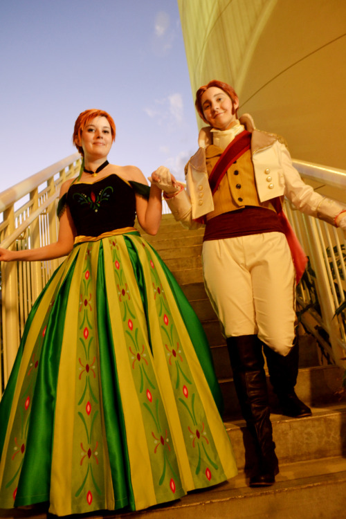 heavensong: We’ve got our Frozen photos from Megacon! These costumes were so hard to make, but so r