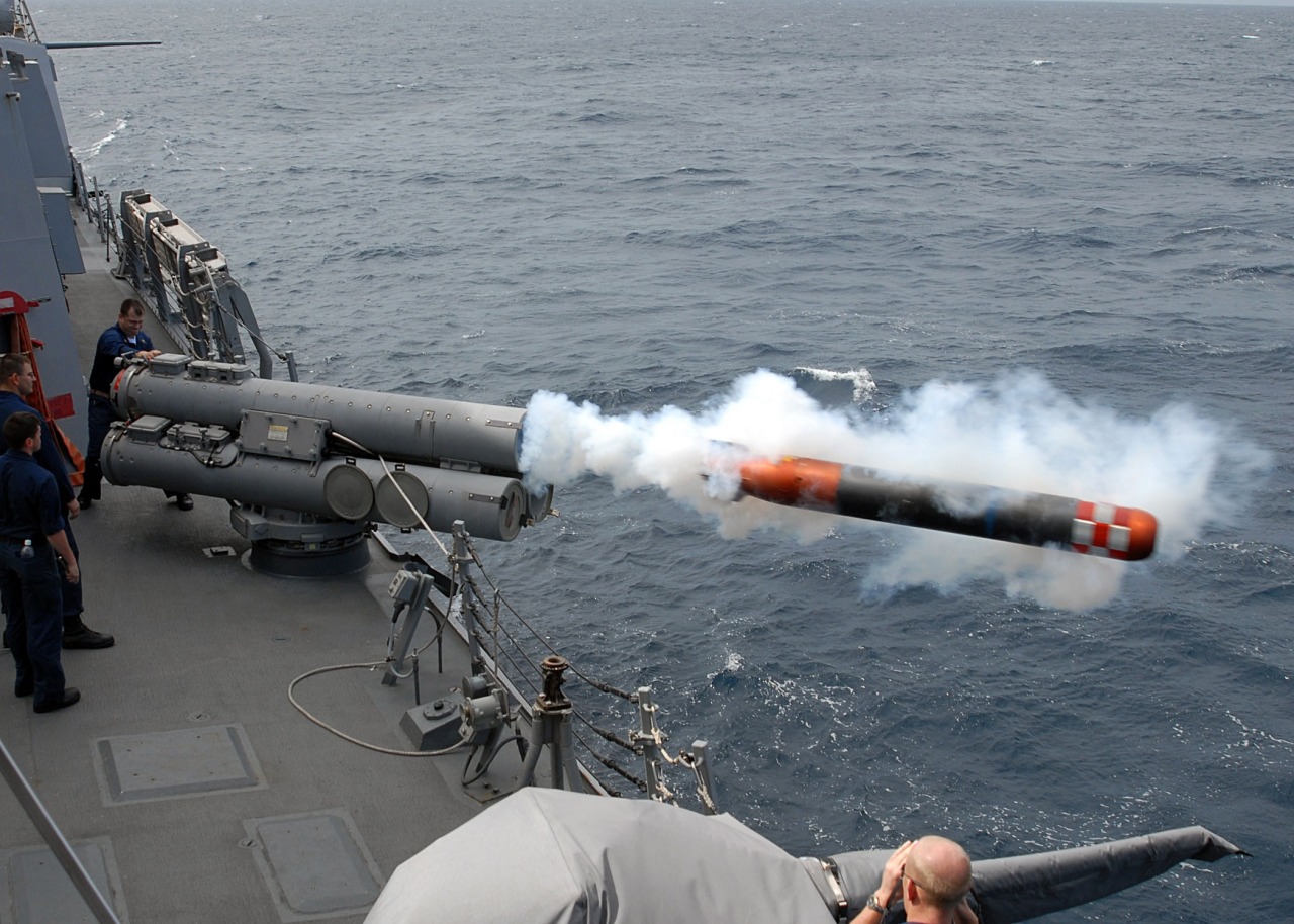 Weapons department personnel launch an inactive torpedo off the port side of the Arleigh Burke-class guided-missile destroyer USS Mustin (DDG 89)