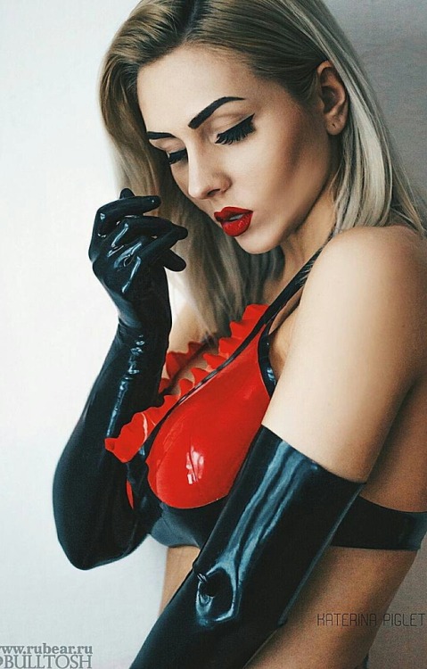 https://gloveslover.tumblr.com/post/162993343603