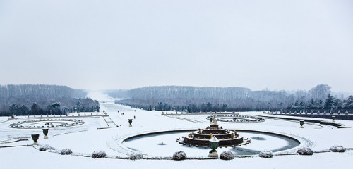 melodyandviolence: Versailles by  Manuel