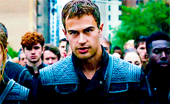 divergente-en-llamas:T