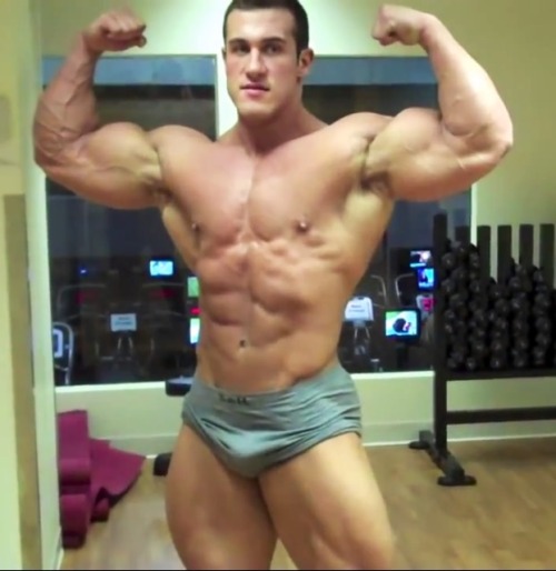 bigguythings:  hardbulls:  Antoine Vaillant  Just Big Guys: This is how a Real Man looks, 9/10