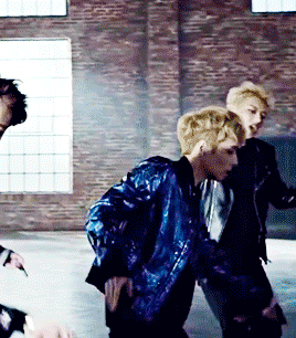 loveholic198:daddy xing teaching brodie how to dance to call me baby