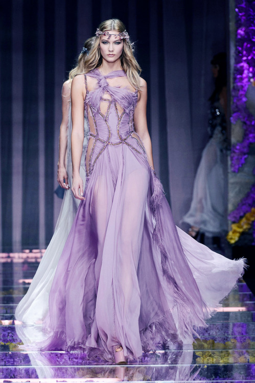 xangeoudemonx:Karlie Kloss at Versace Fall 2015 Couture.