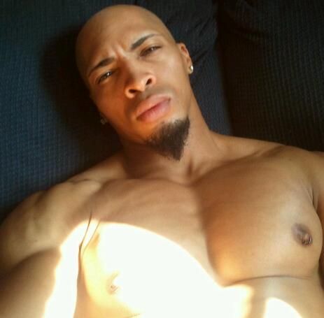 dominicanblackboy:  Gorgeous body Tim McClellan posted in the mirror wit all that