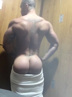 gr8kingofhearts:  beefybutts:  Tate - fuck I want that ass. 👅  X