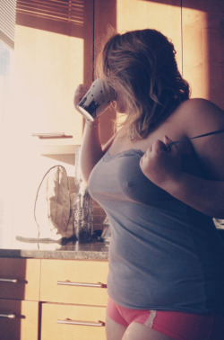 sexymelbournechubbygirls:  Morning joe, with