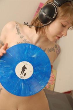 chickswithrecords:  blue vinyl bikini. 