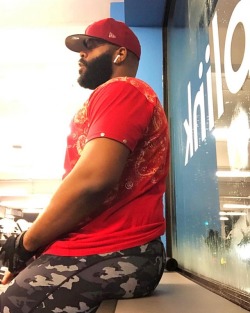 shottayute:  Still Going!!…🏋🏾‍♂️🏋🏾‍♂️  #GottaStayBEEFY  (at Blink Fitness)https://www.instagram.com/s.h.o.t.t.a.718/p/Bt0YF5FFsPXGCCZ3npQROTYvbqupJX_KAfIBYg0/?utm_source=ig_tumblr_share&amp;igshid=1agnyvp4c3vpu