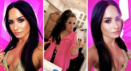 beallright:demi lovato   2017 selfies and mirro selfie.