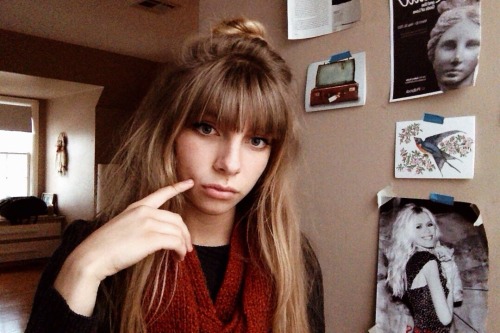 carlottacisternas:v excited about Christmas despite the resting bitch face !!!