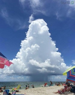 pointedahead:I love this series of photos of Clouds Doing Fun Things!