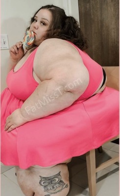 fatmisstssbbw:toonpatriot94-deactivated202202:chipotleskittles:So beautifully obese! Hey its me again 🤪 