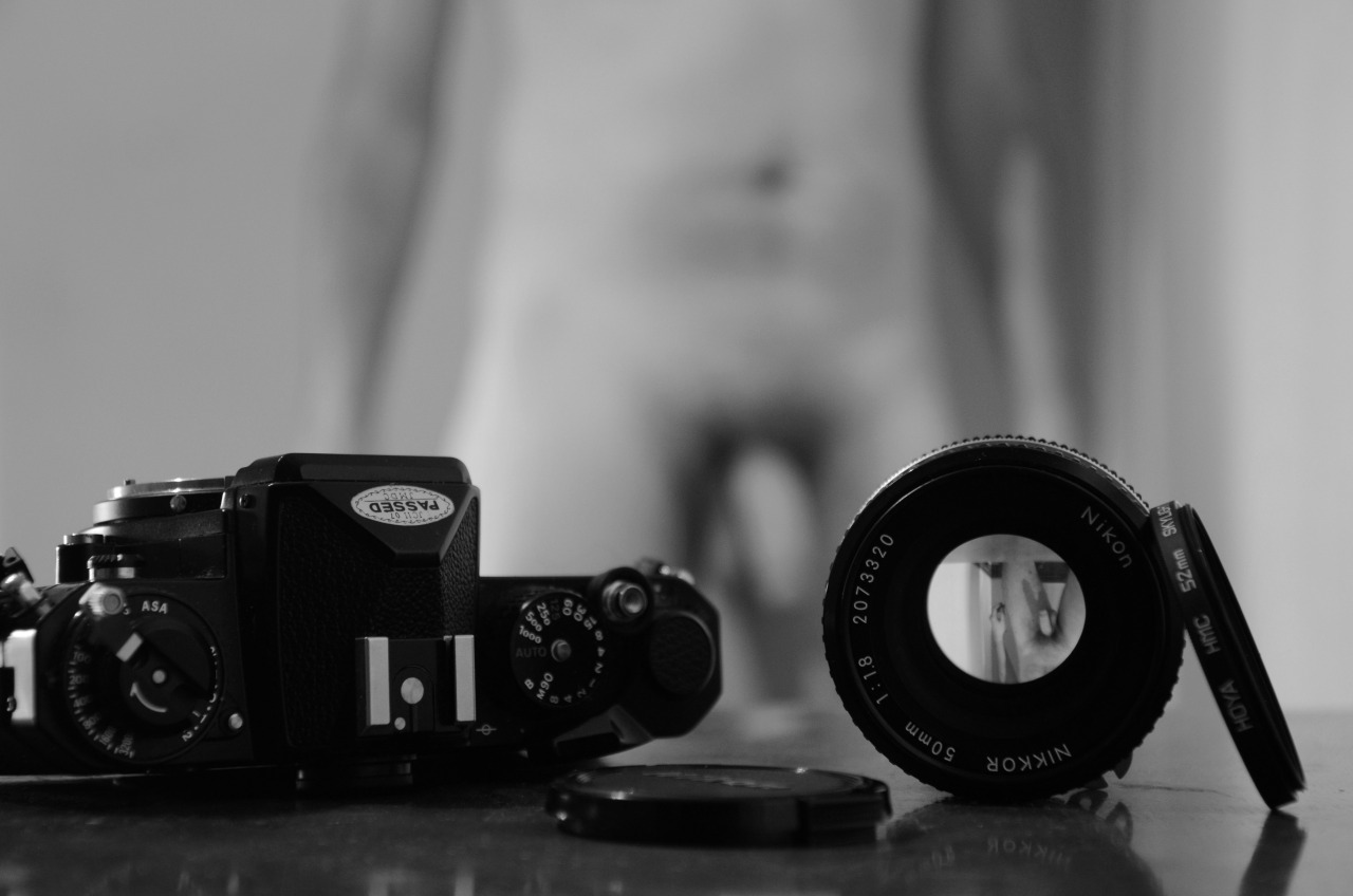 me-just-less-clothes:  This is my late Grandad’s camera, as soon as I figure out
