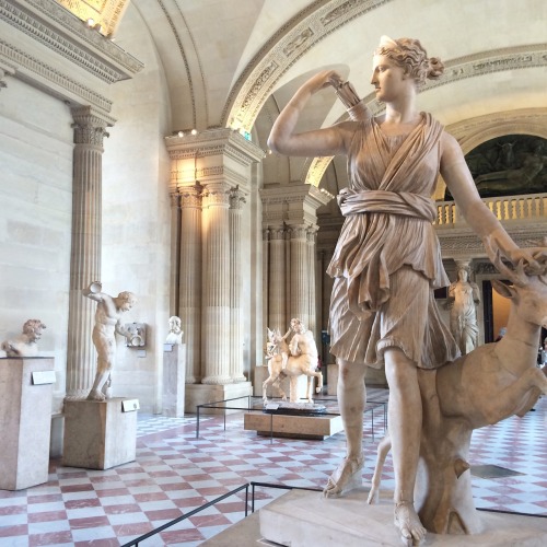 satanikhrist:The Diana of Versailles, a 2nd-century Roman version in the Greek tradition of iconogra