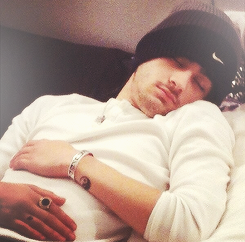  Zayn Malik -> sleeping   