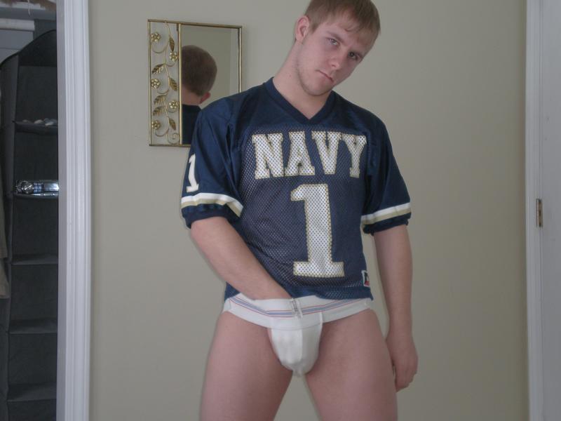 exposingexhibitionists:  Looking for all amateur dudes, especially guys 18-30, to