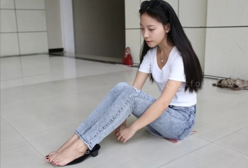 chinesefootfetish: cute feet model