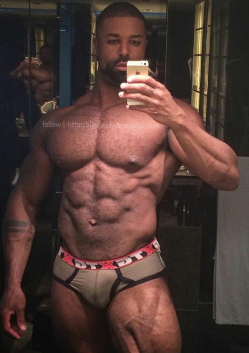 oofahpapa:  bigntastydc:  Incredible 👉 http://bigntastydc.tumblr.com   http://oofahpapa.tumblr.com/archive