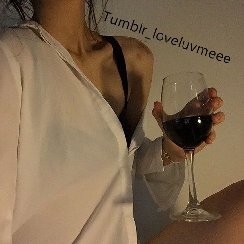 loveluvmee: 가끔씩 여유를 즐기는 것도 나쁘지 않은 것 같다.옛날 영화도 보면 볼수록 그때 그 감성이 너무 멋있고 아날로그의 멋에 빠져드는 것 같다.너무 sns에