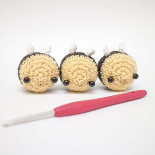There’s a free crochet pattern for these mini amigurumi bees over on my blog!
