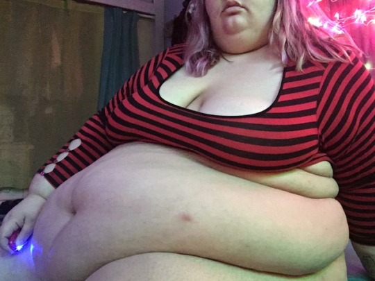 cute-fattie:  Don’t you wanna hang out with me 