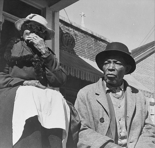  Gordon Parks Old Friends, Daytona Beach, Florida, 1943 