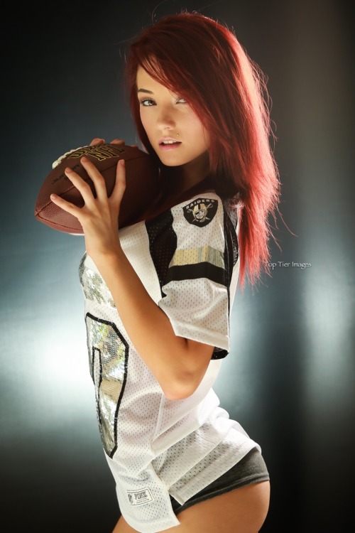 califreaks:  kylielove93:  Raider nation  RaiderNation!!This Girl Just Got Wayyyy Sexier!!!