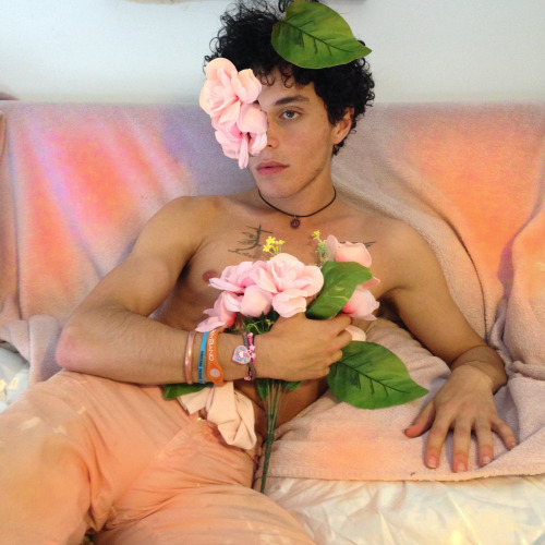 babybangkok:babymorocco:prince in pinkyou look like a glass of rosè