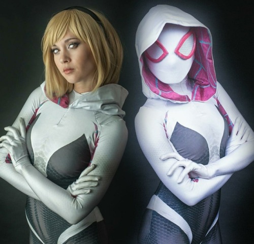 Spiderverse women cosplayers.