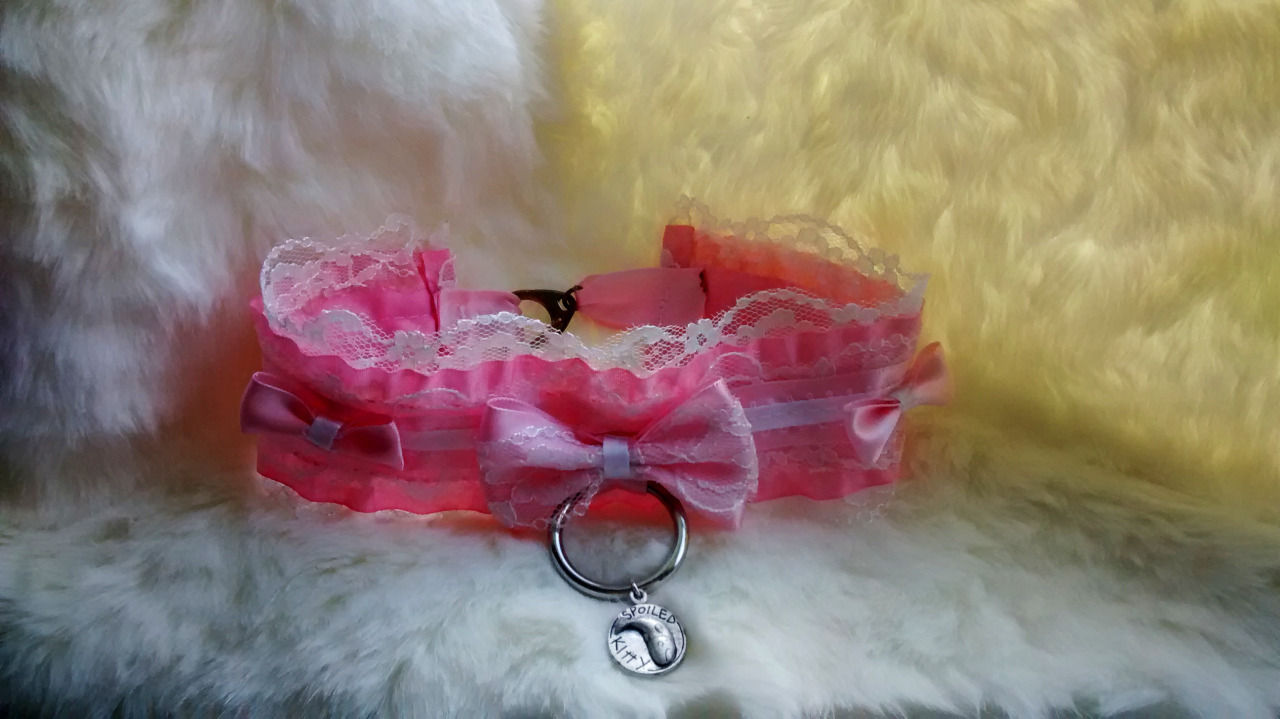 kissesforkitty:  A collar for a friend of mine, I should really open an Etsy or something…