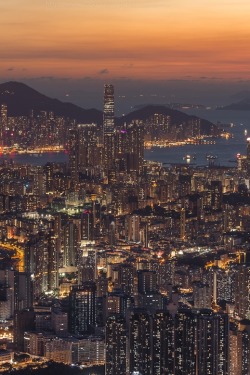 tect0nic:  Edge of Hongkong city by Coolbiere