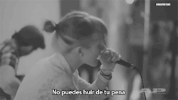 darkmotion:  Feeling Sorry - Paramore 