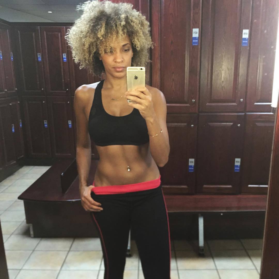 niaknowshair:This week hitting the abs big time,   Neeeed to get my flat stomach