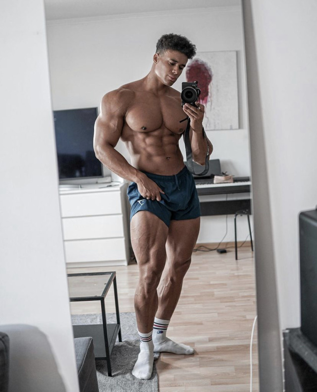 musculargodsamongmen:Happy Pride! 🏳️‍🌈
