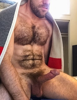 planesdrifter:  Follow planesdrifter: trueTHAT if you’re an admirer of older, hairy natural and muscular men.  Check it out and the archive too. 