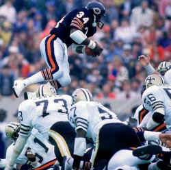 oldschoolfootball:  Walter Payton, Chicago Bears 