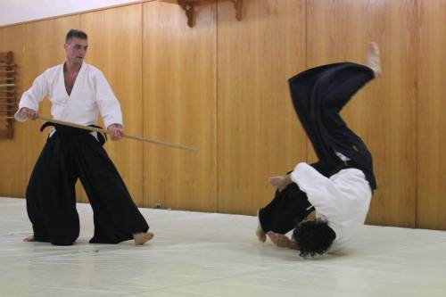 aikidoworld: Aikido demonstration of Jo Nage (Throwing with the Staff)  Hosted by the Japanese 