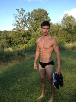 caseytannerxxx:  livinglifewithderek:  http://www.jackthreads.com/invite/derekchao  he cuteee 