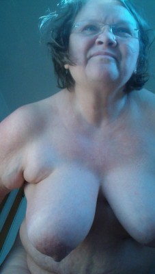Big hanging old granny breasts on display