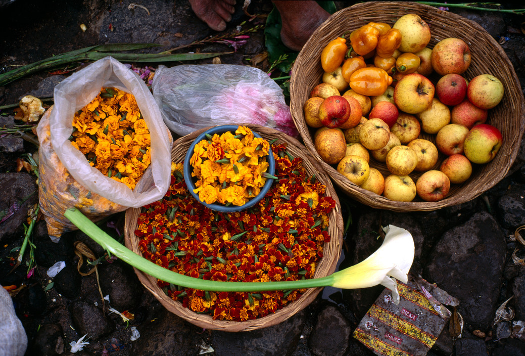 unearthedviews:    GUATEMALA. Chichicastenango. 1991. Fruit and flower petals on