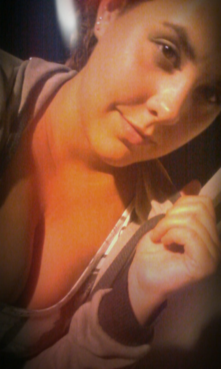 toxicwaxrainbows:  I look like ballsss. But Michelle is here and we’re drinking,
