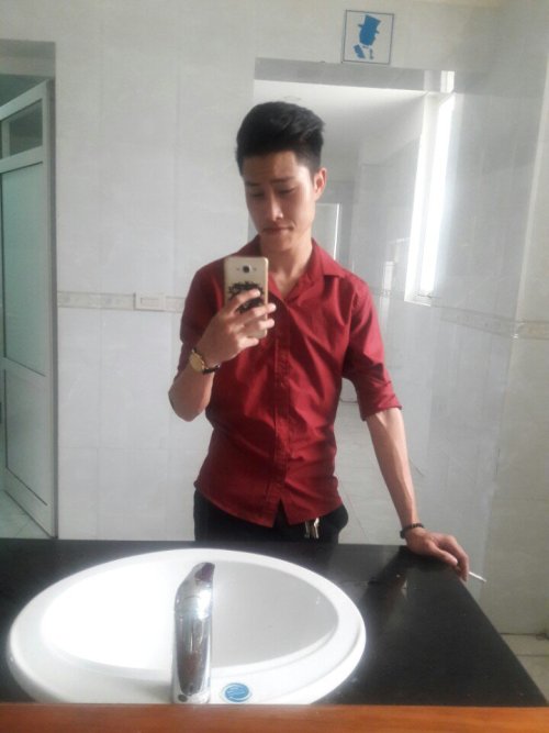 saysttomakemehorny: tranhung2016: DUY HAI Anh này cu đẹp thế. Anh ý là Straight hay Gay vậy anh #t