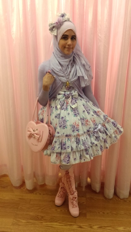 Hello everyone! This is my coord of the day for hanging out with lovely friends!Coord Rundown: -JS