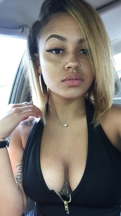 ashleylovesblackmen:blackedwhitegirl:Reblog if you think black/white mixed girls are gorgeous! Absol