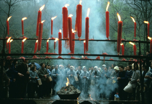 dolm:China. Hangzhou. Zhejiang 1983. Ancester worship on the day of Quingming, the fifteenth day aft